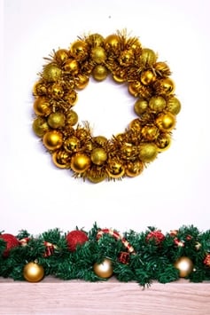 33cm Gold Shatterproof Bauble Wreath