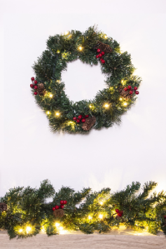 The Pre-lit 45cm Majestic Dew Pine Wreath