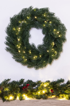 The Pre-lit Vivente Fir Wreath (100% PE 50cm-60cm)